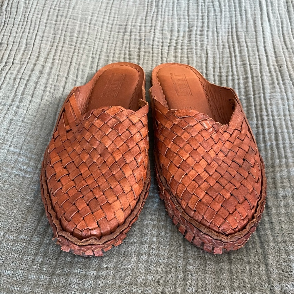 Mohinders woven slides. Gently used